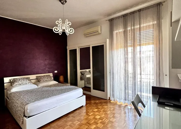 Raffaella Vatican House ローマ